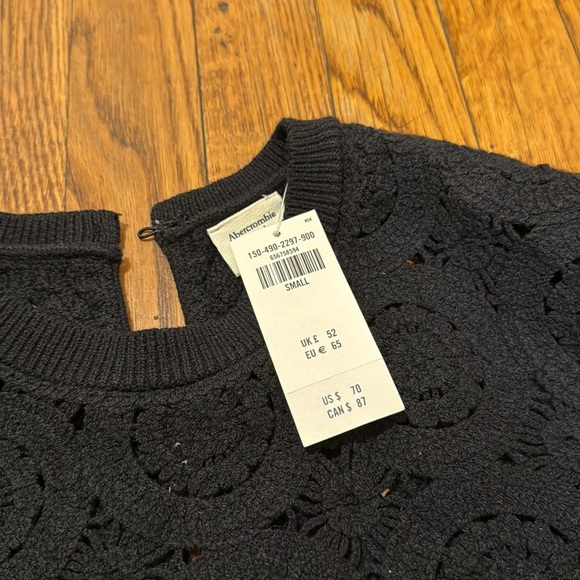 NWT Abercrombie & Fitch cropped crochet eyelet floral top black blouse Small - Picture 2 of 5